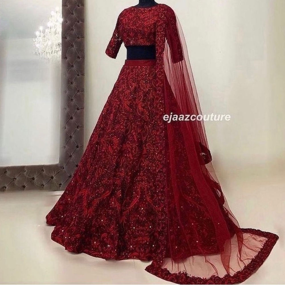 Lehanga red